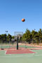Φωτογραφίζοντας μια μπάλα του basket