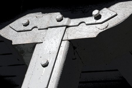 Άσπρος στύλος (κολώνα) στέγης, Δροσιά, Αττική